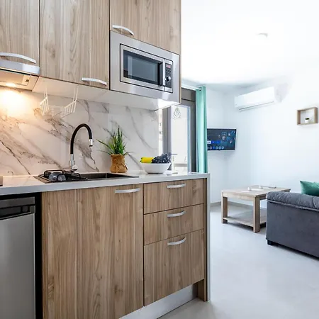 1 Charming In Americas *